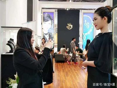 互聯(lián)網(wǎng)+大數(shù)據(jù)時(shí)代下，珠寶企業(yè)的網(wǎng)紅營銷與粉絲經(jīng)濟(jì)新路徑